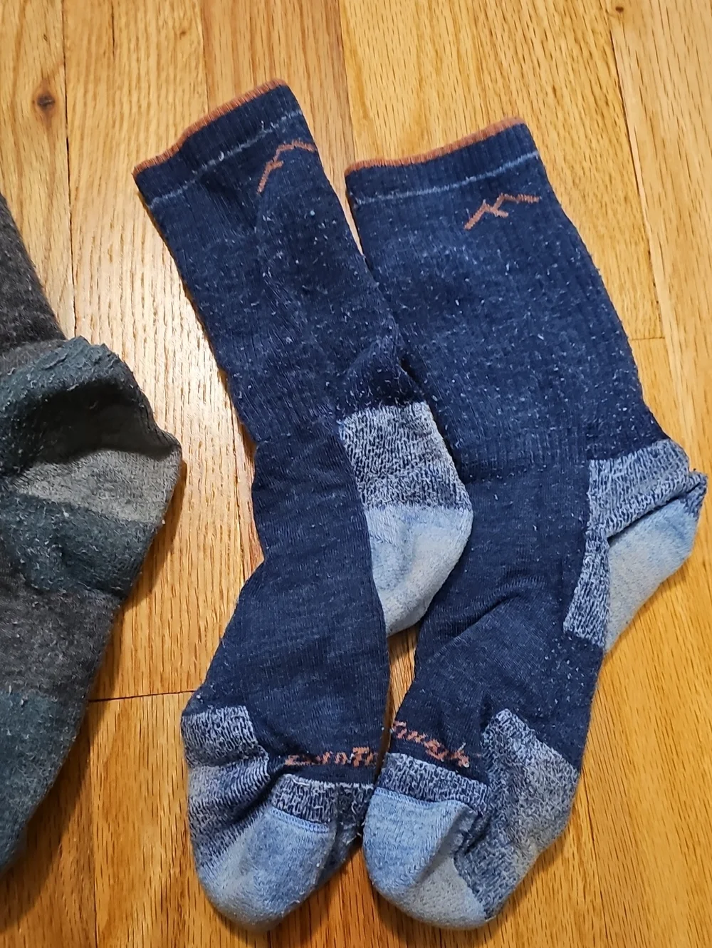 Darn Tough Women's Medium Socks x4